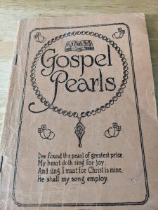 Photograph of the cover of Gospel Pearls Hymnal